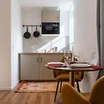 Boutique 74 *