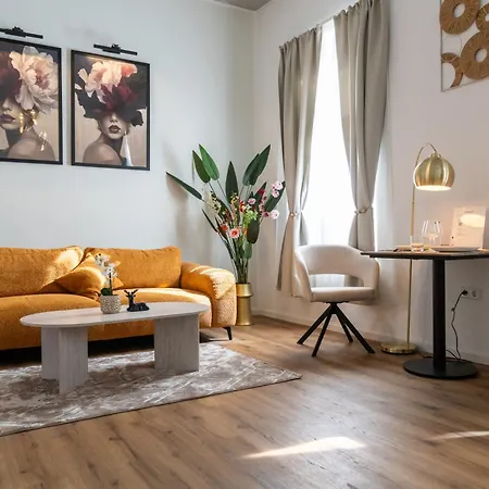 Boutique 74 *